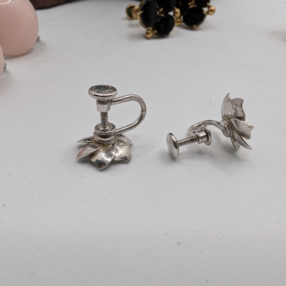 LOT of 5 Vintage screw back earrings - Picture 9 of 16